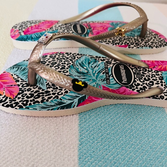 Havaianas Girl Sandals with custom pins - Picture 5 of 5